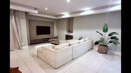 3 Bedroom House For Sale in Bedfordview