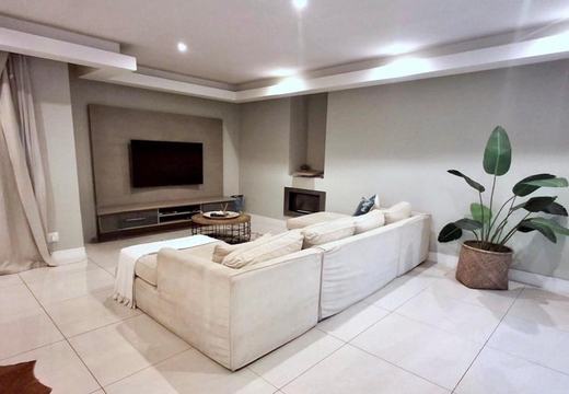 3 Bedroom House For Sale in Bedfordview