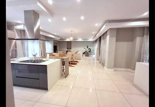 3 Bedroom House For Sale in Bedfordview