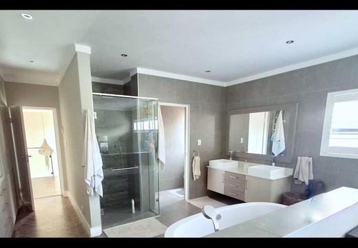 3 Bedroom House For Sale in Bedfordview
