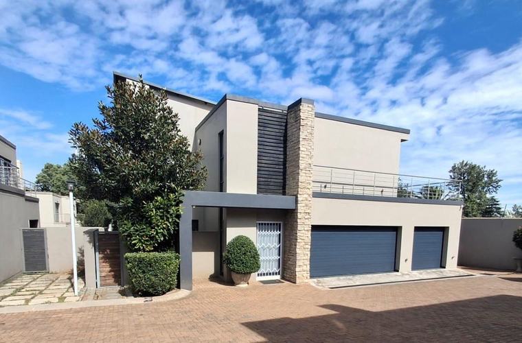 3 Bedroom House For Sale in Bedfordview