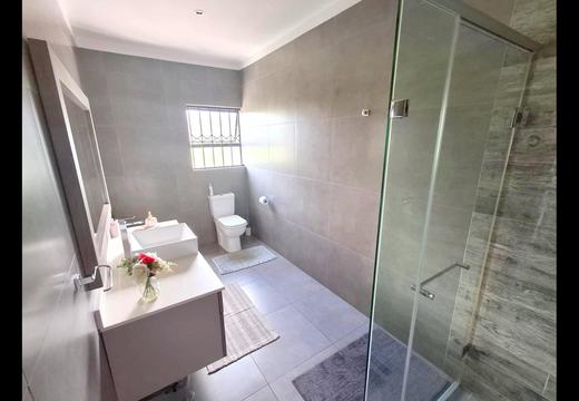 3 Bedroom House For Sale in Bedfordview