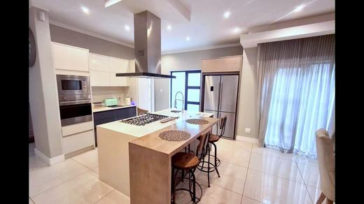 3 Bedroom House For Sale in Bedfordview