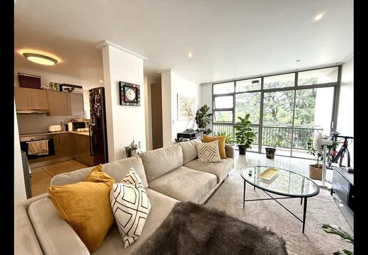 Ultra-Modern 2-Bedroom, 2-Bathroom Apartment for Sale in Bedfordview