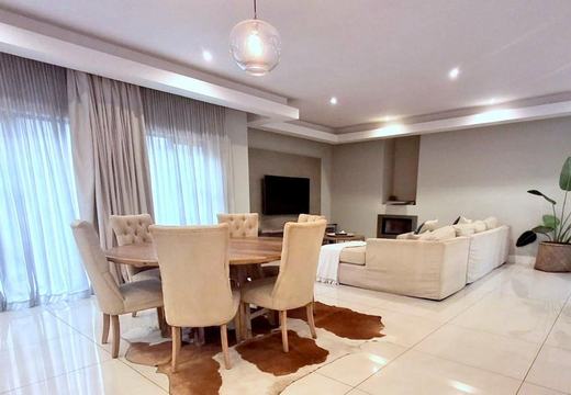 3 Bedroom House For Sale in Bedfordview