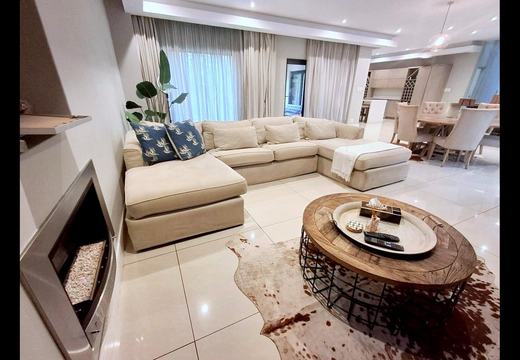 3 Bedroom House For Sale in Bedfordview